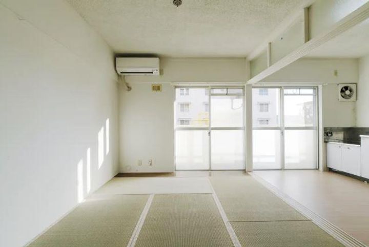 ビレッジハウス中川原2号棟の居間