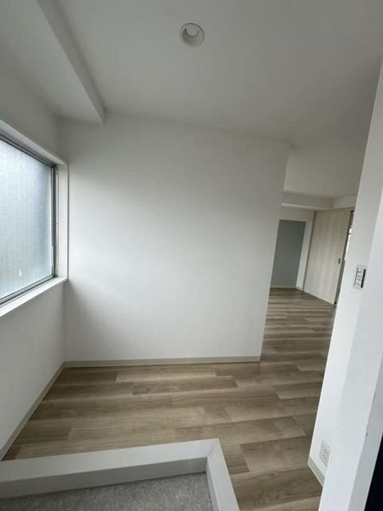 汐入ビルの内装