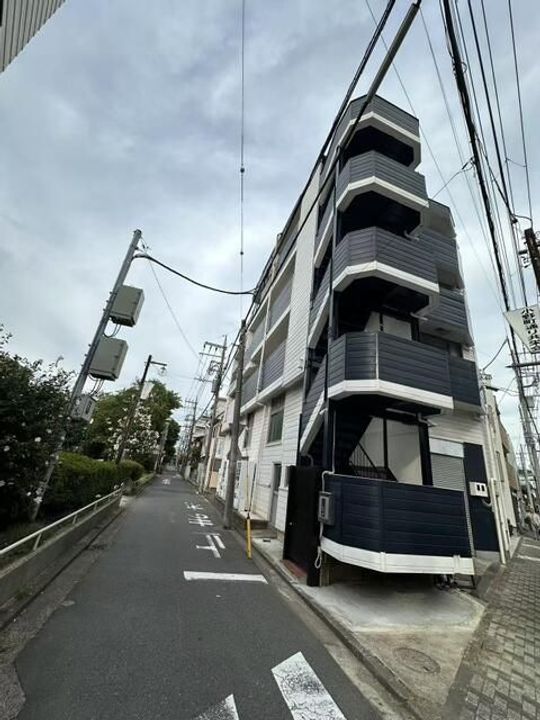 汐入ビルの外観