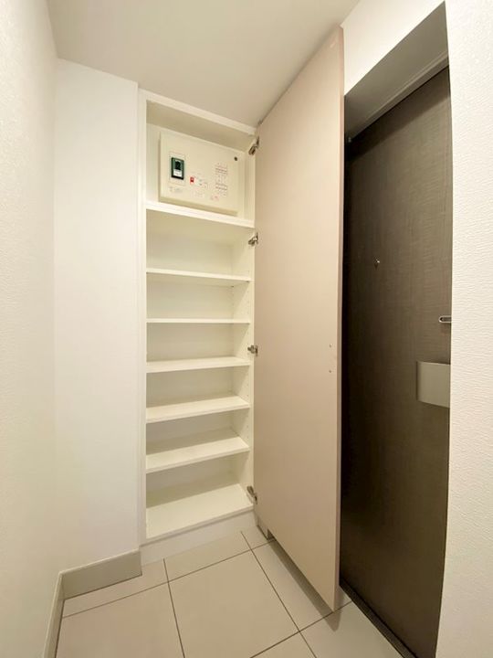 アイルルシェール錦糸町の玄関