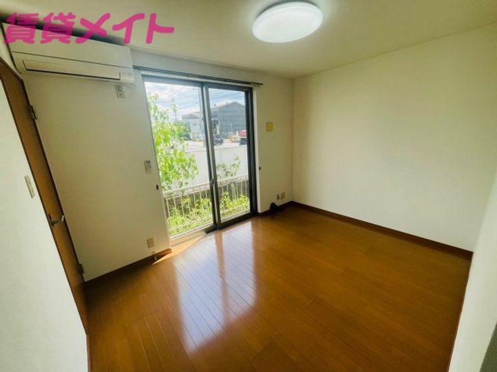 三重県津市高茶屋小森上野町(一戸建)の賃貸物件の居間