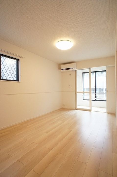 カーザ・フィオーレ錦 Iの居間