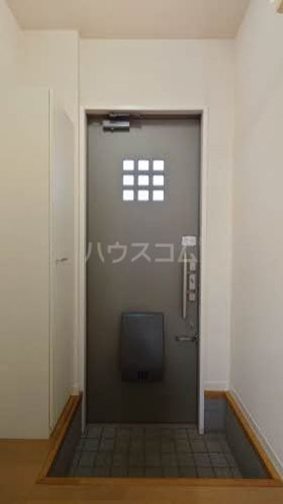 アイパティオS Cの玄関