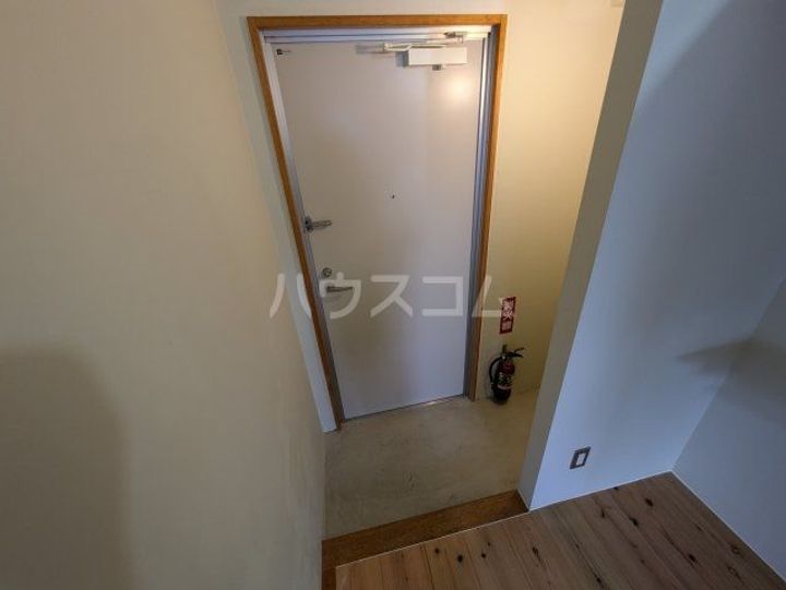 63ビルの玄関