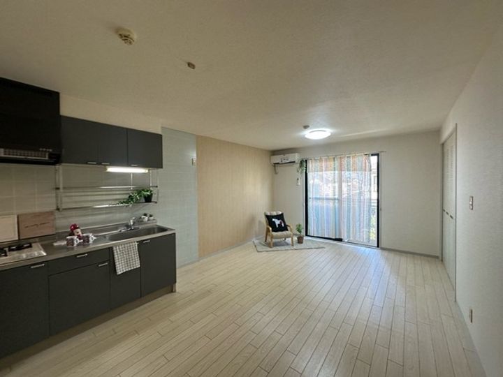アクシス西菅の居間