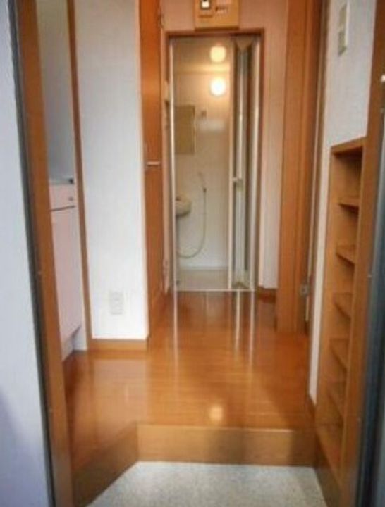 インサイド・ヴィレッジ壱番館の玄関