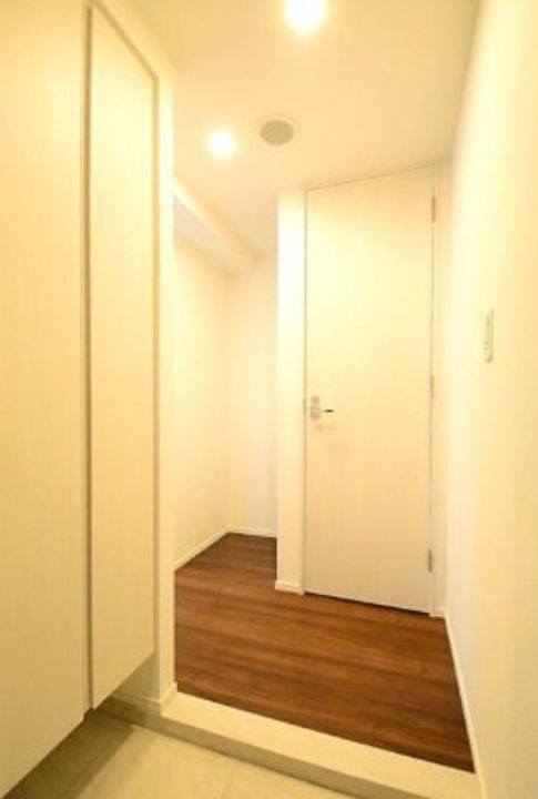 東京都中央区入船2(マンション)の賃貸物件の玄関