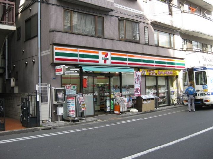 保坂ビルの周辺