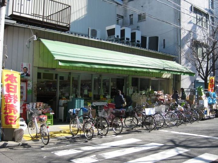 保坂ビルの周辺