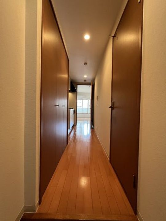 グラビスコート十日市の玄関