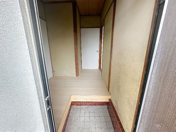 たつみ荘の玄関