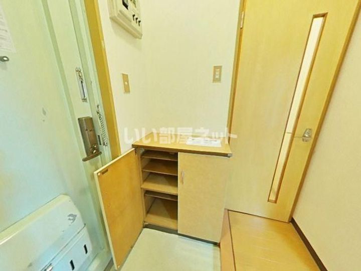 レジデンス201の玄関
