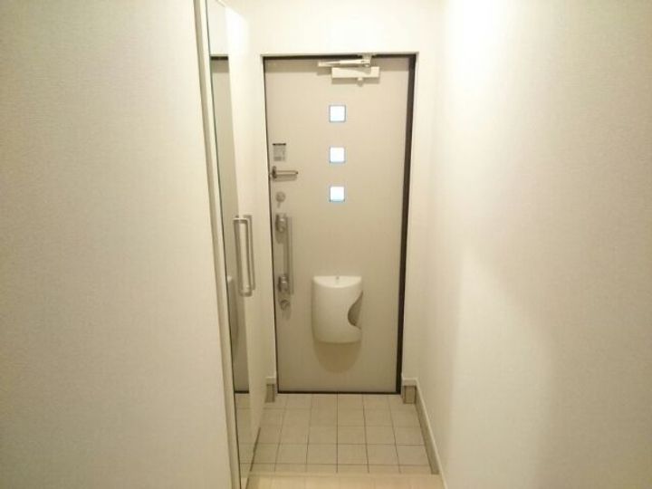 アグレアブル Bの玄関