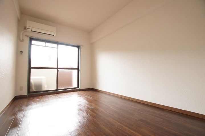 兵庫県尼崎市杭瀬北新町4(マンション)の賃貸物件の居間