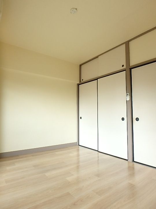 長谷川マンションの居間