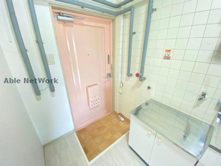 プランタン黒髪の玄関