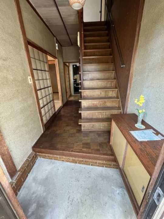 香川県高松市伏石町(一戸建)の賃貸物件の玄関