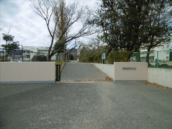 アコール稲秀の周辺