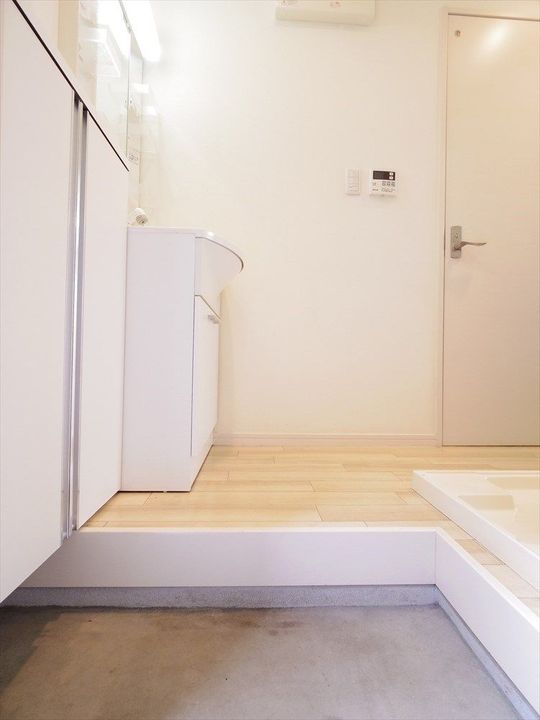 埼玉県富士見市大字鶴馬(アパート)の賃貸物件の玄関