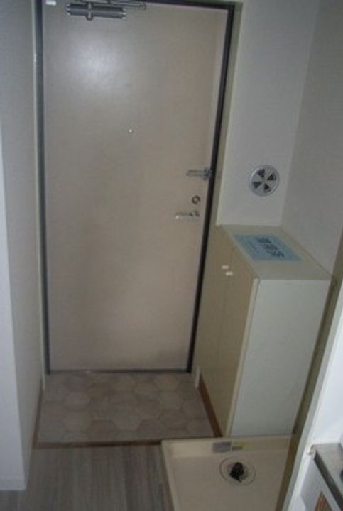 インペリアル河辺IIの玄関