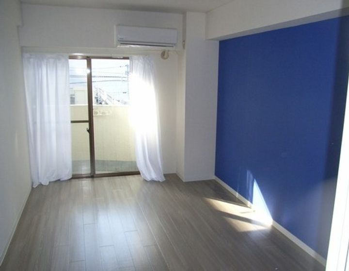 インペリアル河辺IIの居間