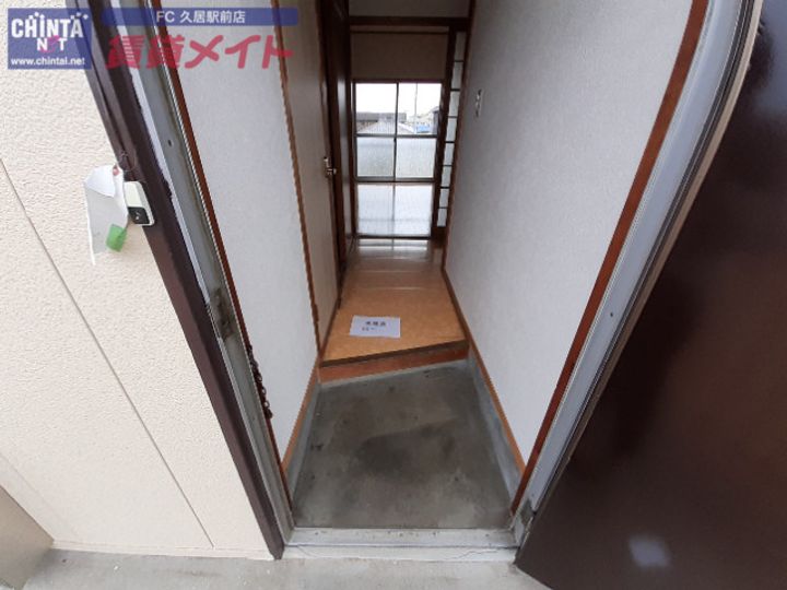 奥山アパートの玄関