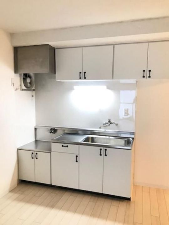 広島県呉市本町(マンション)の賃貸物件のキッチン