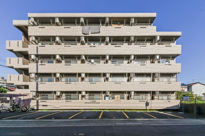 シーズンコート野並の外観