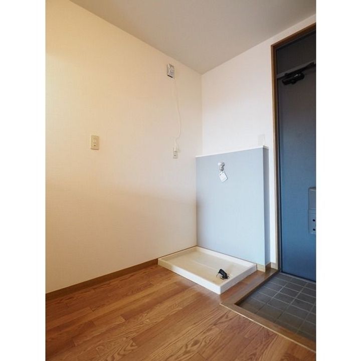 新潟県新潟市中央区学校町通3番町(アパート)の賃貸物件の玄関