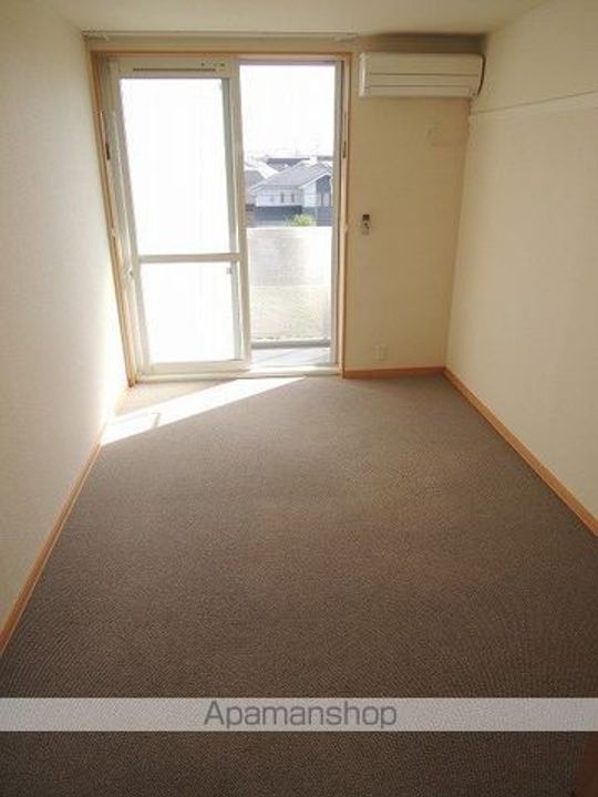 レオパレス新鎌ケ谷KIYOTAの居間