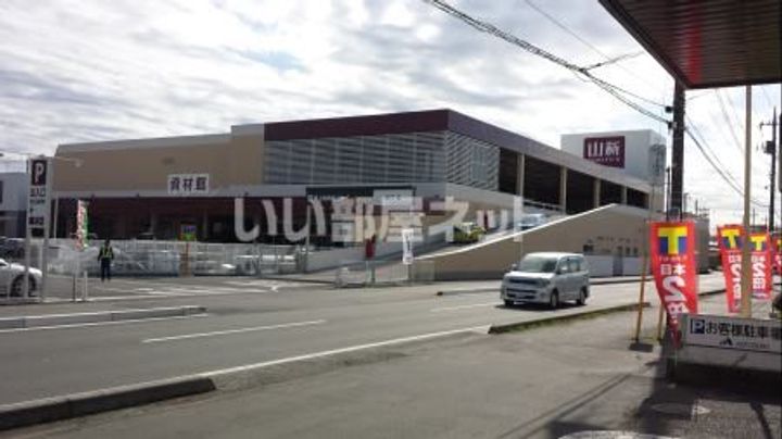 アムール・ナミキの周辺