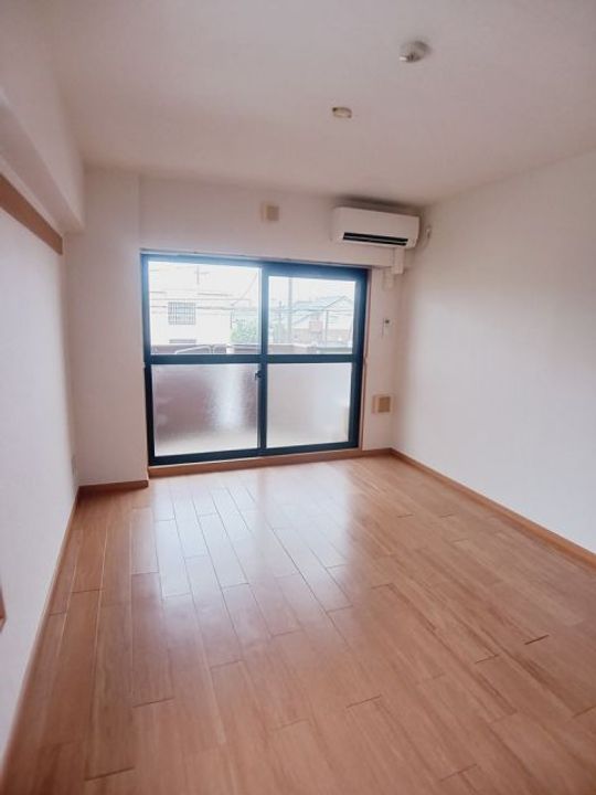 群馬県伊勢崎市八坂町(マンション)の賃貸物件の居間