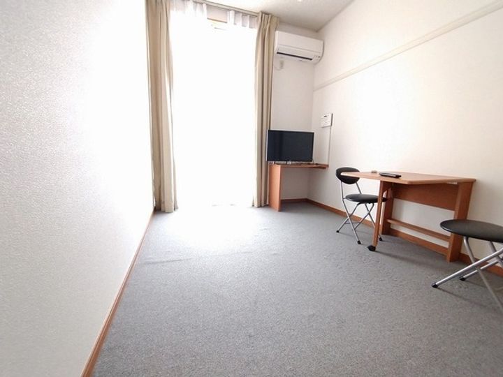 レオパレスデルタの居間