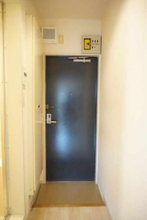 カーサビアンカ越谷の玄関