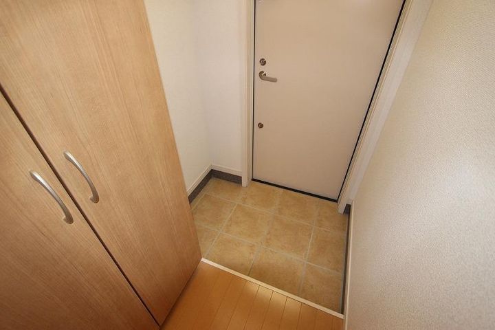 アイリス柳原B棟の玄関