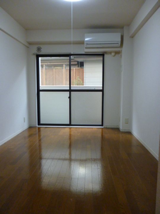 アーバンホームズの居間