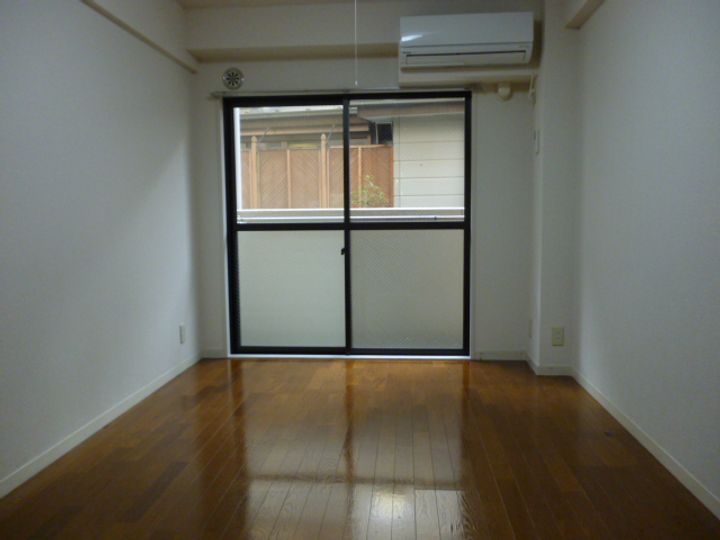 アーバンホームズの居間