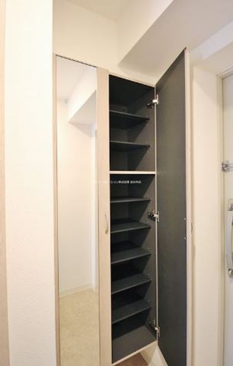 東京都品川区南大井4(マンション)の賃貸物件の玄関