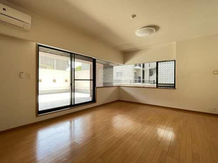 グランドメゾン古城公園の居間