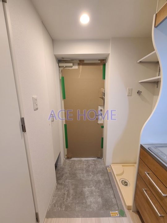 セレニテ難波グランデシュッドの玄関