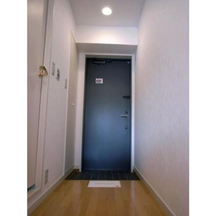 東京都世田谷区松原6(マンション)の賃貸物件の玄関