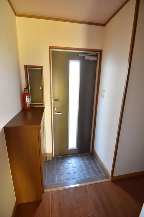 コーポ中之庄の玄関