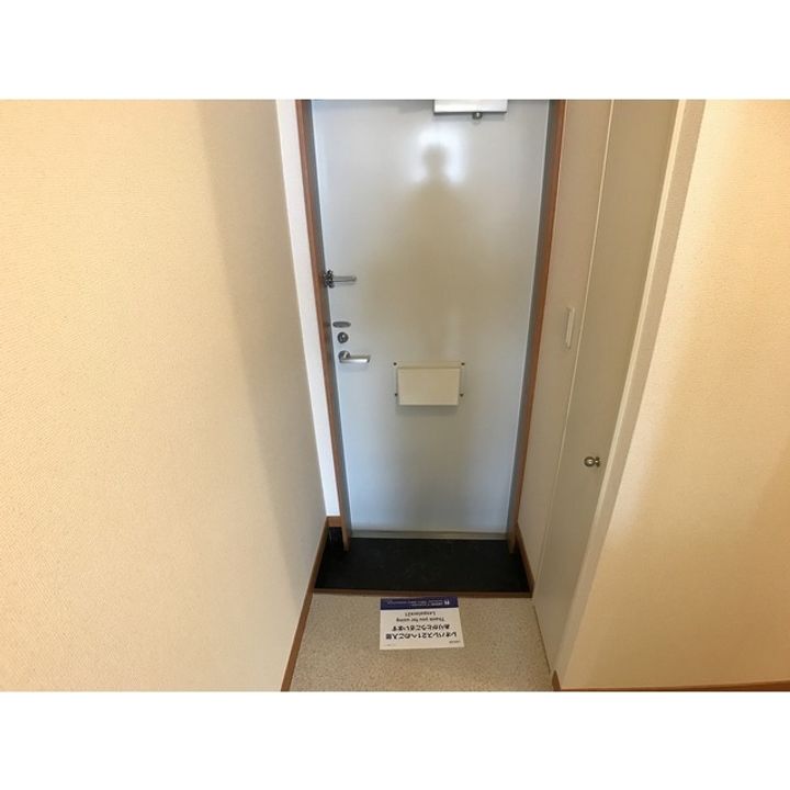 レオパレスシェソワ新富士の玄関