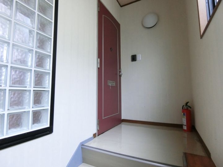 リバティ三の丸の玄関