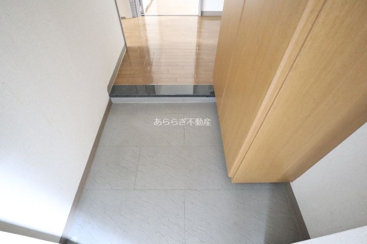 静岡県浜松市中央区中野町(マンション)の賃貸物件の玄関