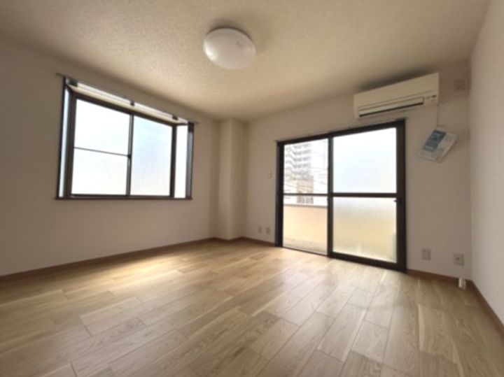 島田マンションの居間