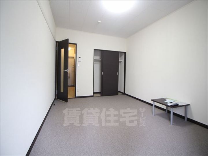 大阪府高槻市天神町1(マンション)の賃貸物件の居間