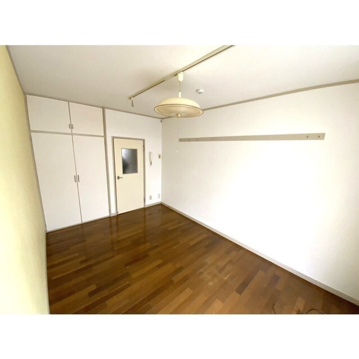 メゾン温水の居間