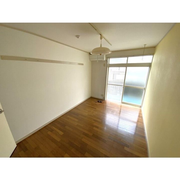 メゾン温水の居間