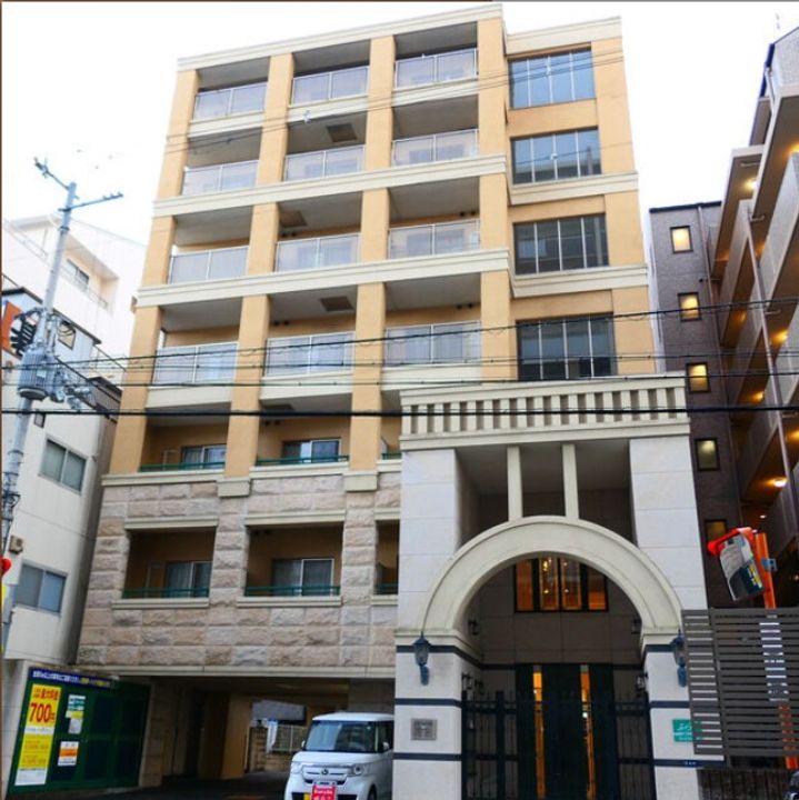 サイプレス小阪駅前の外観